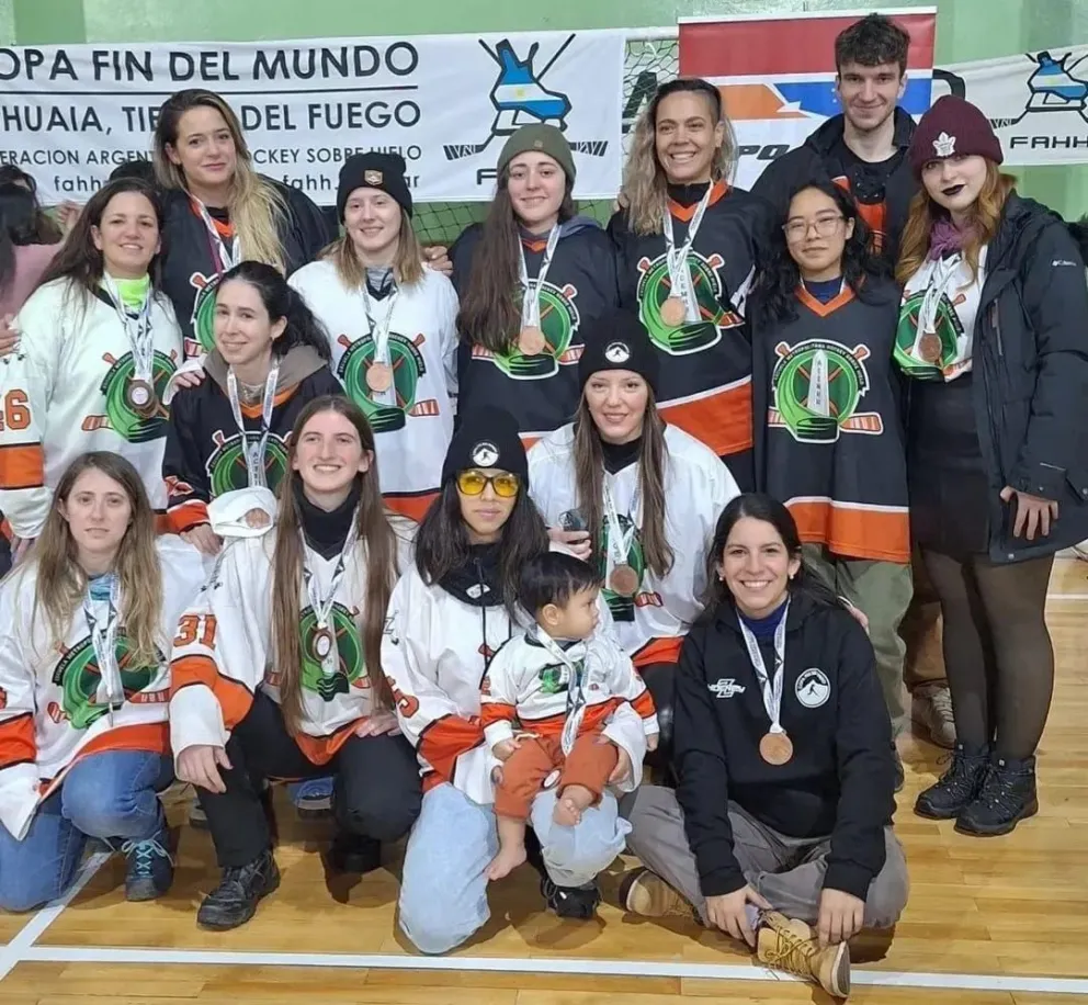Florencia Del Ciancio participó en la Copa Fin del Mundo de hockey sobre hielo