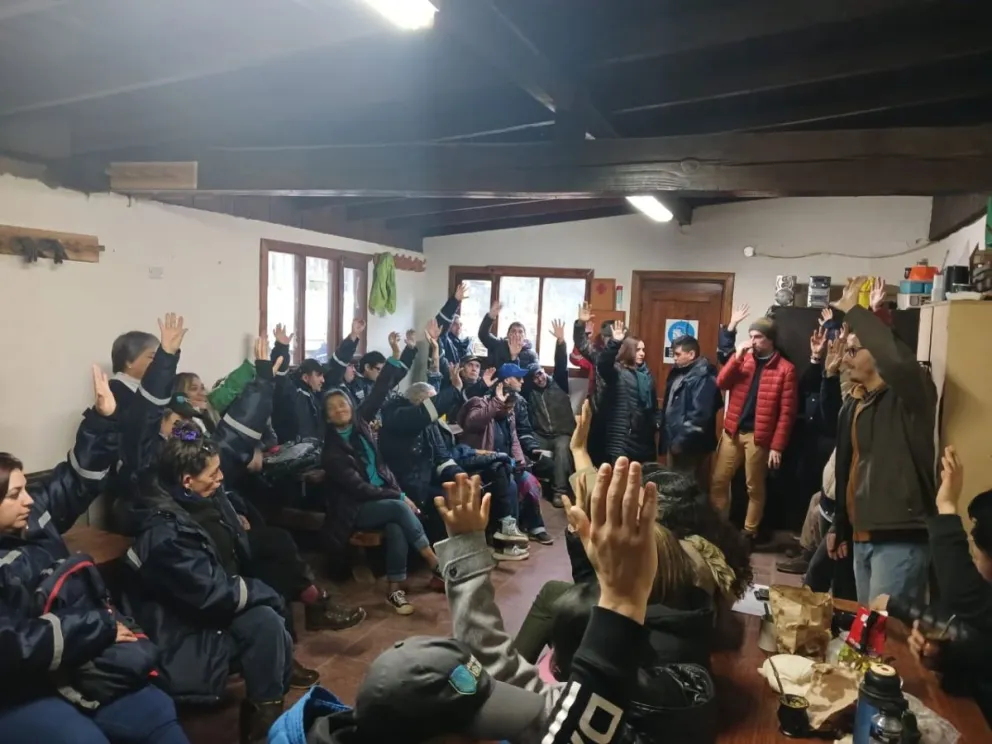 Trabajadores municipales en estado de asamblea por decreto de horarios rotativos