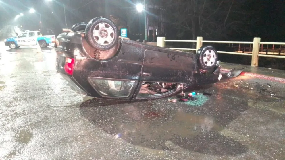 Un hombre resultó herido en un espectacular vuelco ocurrido en el puente del arroyo Piedritas