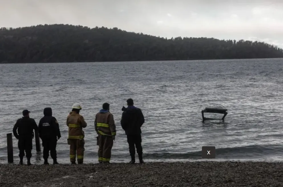Bariloche: Investigan la aparición de un auto sumergido en playa Puerto Moreno