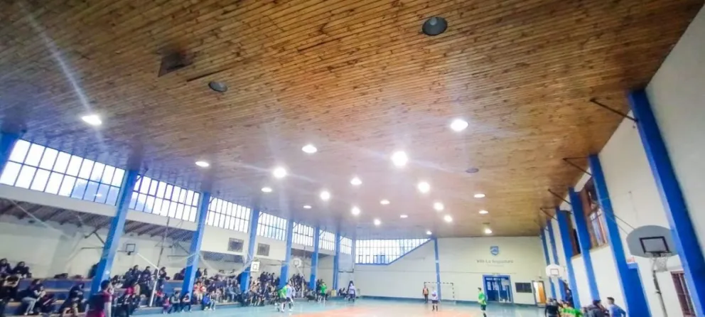 El gimnasio municipal Enrique Barbagelata se apaga “lámpara a lámpara”