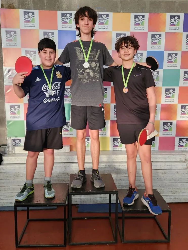 Gran actuación de los alumnos del CEF N°7 en el torneo de tenis de mesa de Bariloche