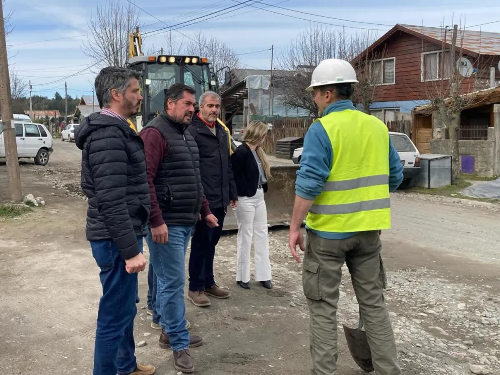 Pavimento del Barrio El Mallín: Pese a que aún no se trata el financiamiento para la obra porque falta información, el Ejecutivo afirma que hay “avances”