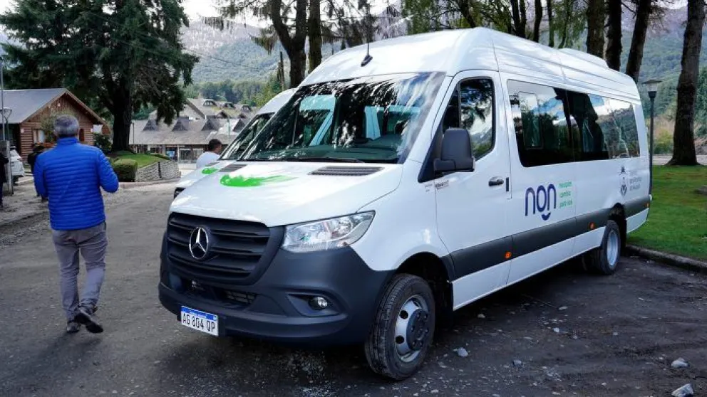 Nuevos vehículos para garantizar la educación rural