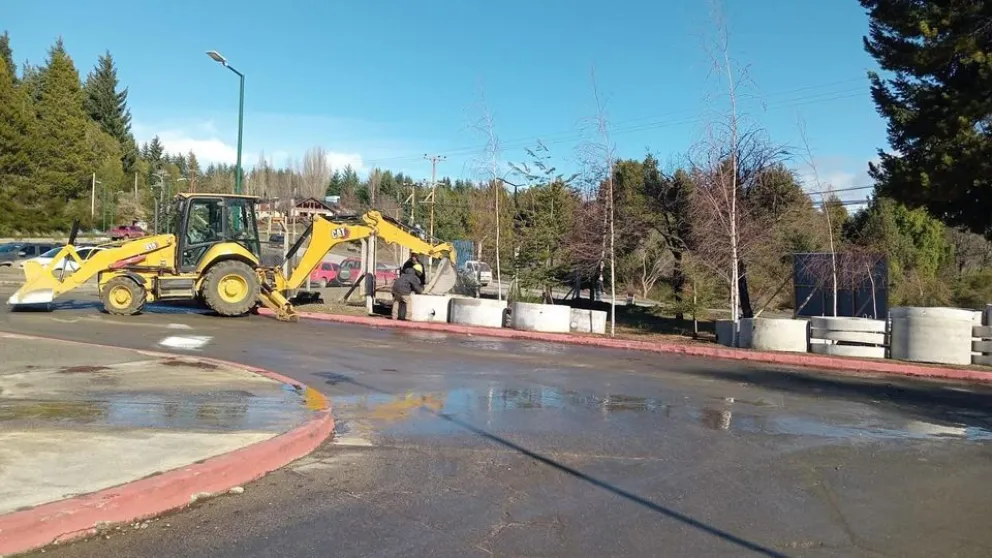 Vecinos preocupados porque un by pass de la nueva obra del hospital podría verter líquidos crudos a la laguna Calafate