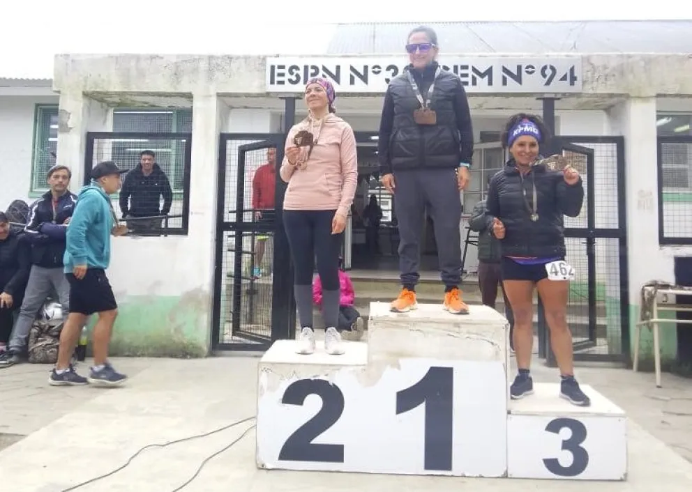 Berta Villaroel y Elio Fernandez consiguieron podio en El Bolsón pensando en Villa Pehuenia