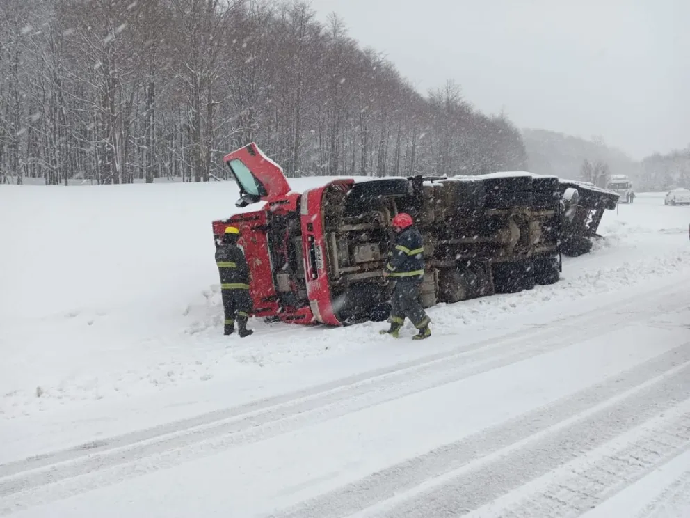 Volcó un camión en la Ruta 231: el  chofer resultó herido