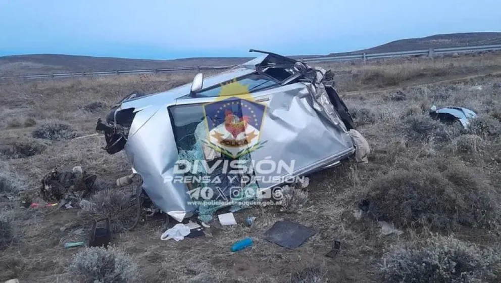  Vuelco en la Ruta 237: dos amigos que viajaban a Villa La Angostura se salvaron de milagro