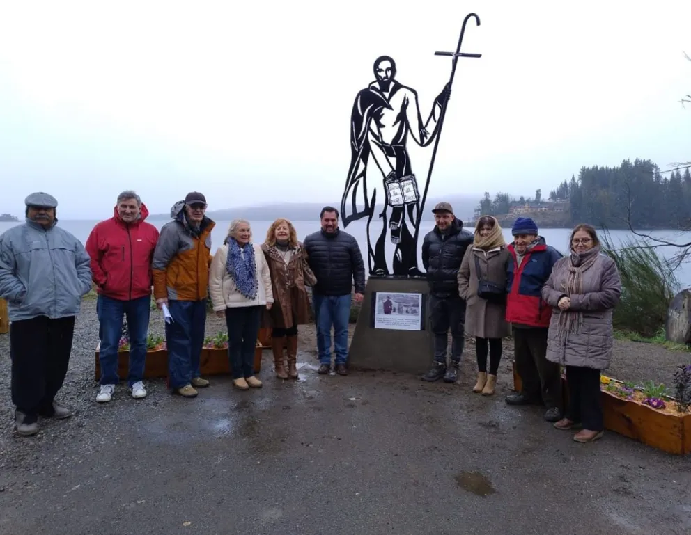Inauguración de la Escultura en Homenaje al Padre Jesuita Nicolás Mascardi