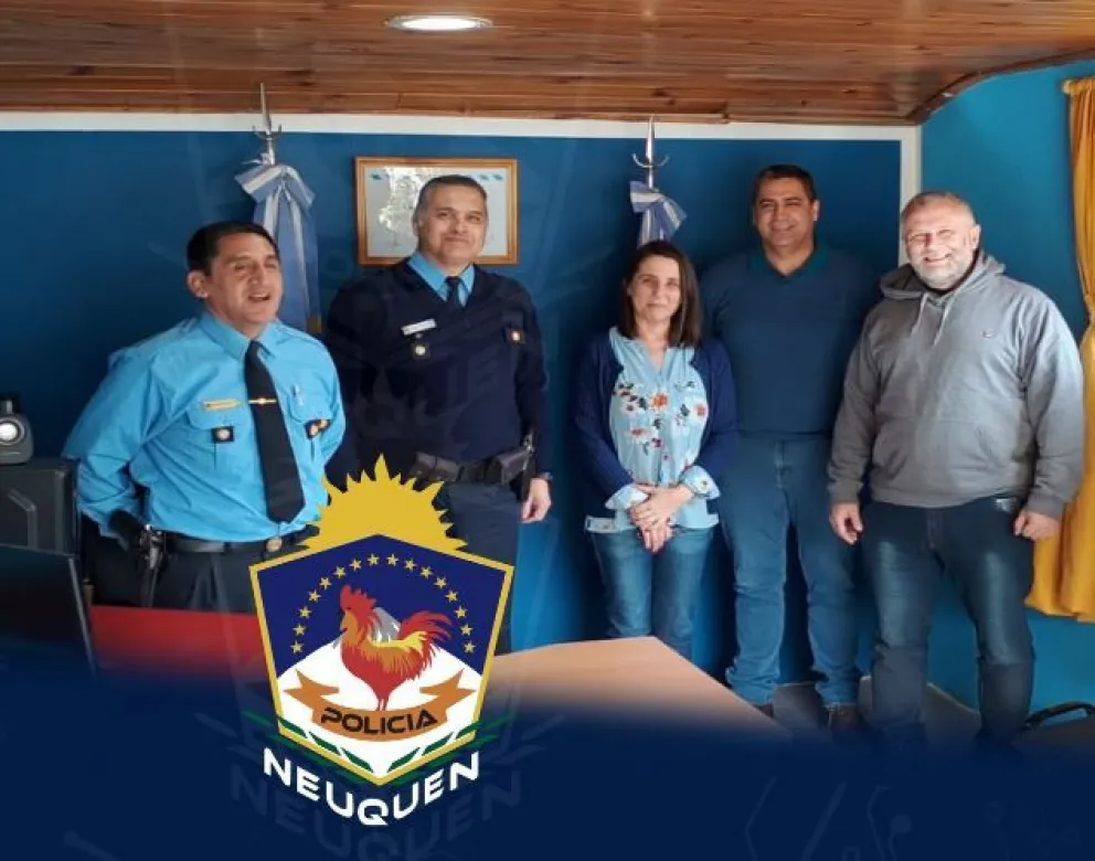 Tras el robo del pasado viernes, vecinos de Lomas del Correntoso se reunieron con la cúpula policial