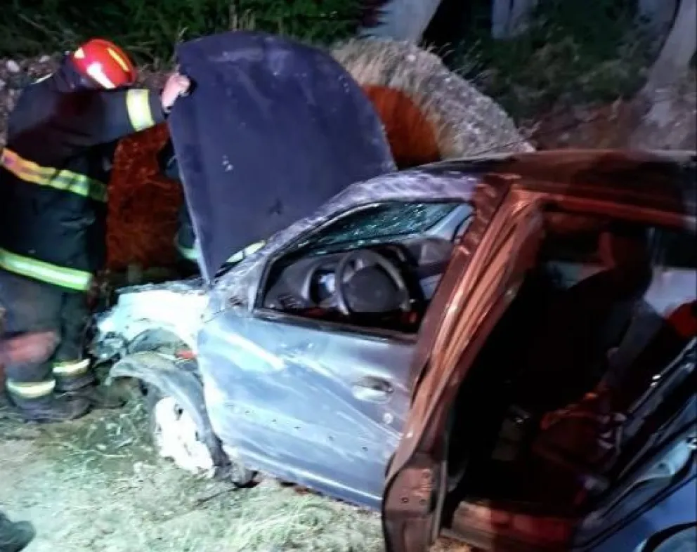 Dos heridos leves tras un vuelco en la zona Puente Huemul
