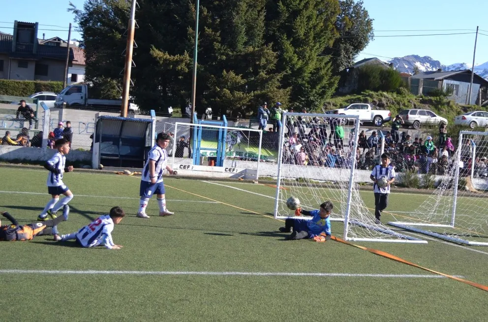 Mas de 1000 niños vivieron la 6ta edición de la copa del futbol infantil "Patagonia Cup"