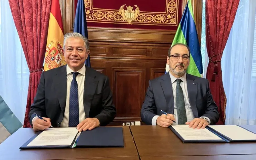 Figueroa vuelve de Madrid con un crédito para la planta de pretratamiento de camiones atmosféricos