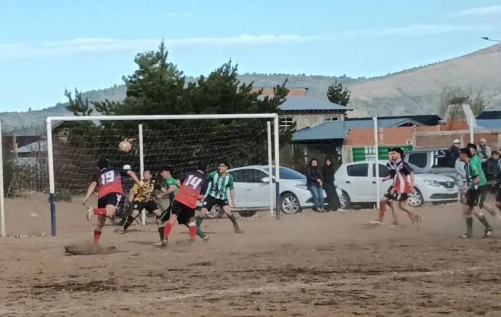Las Piedritas venció por 2 a 0 a Estrella del Sur y se consolida en la punta del campeonato