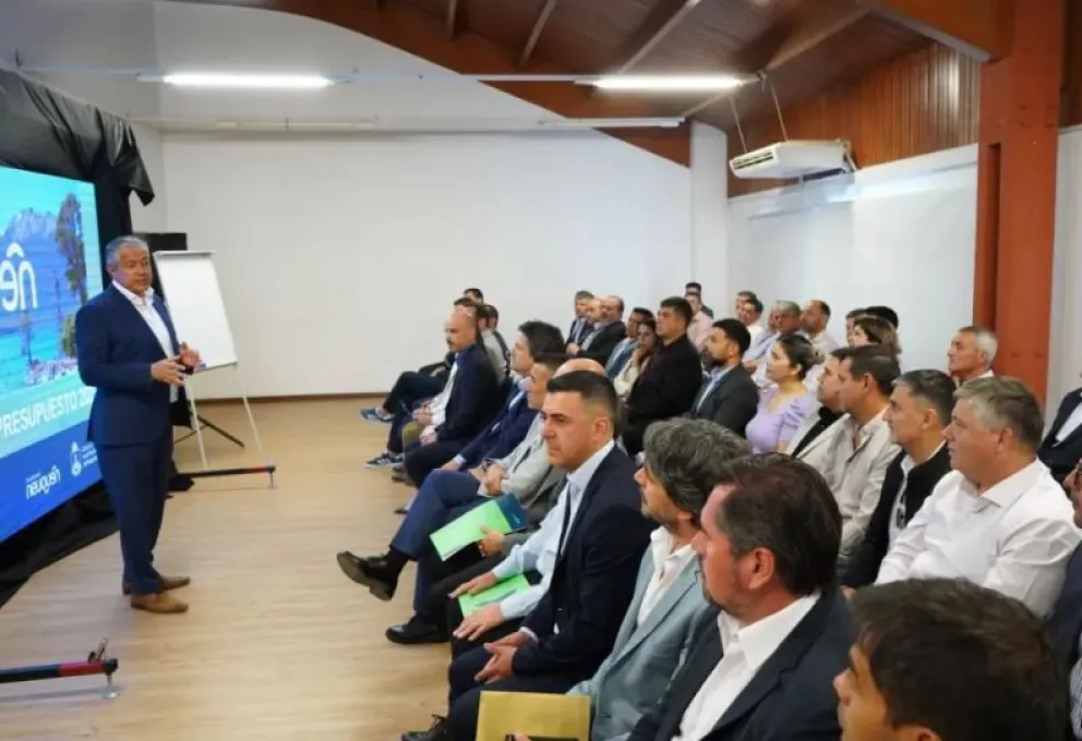 Figueroa les presentó el Presupuesto 2025 y los intendentes realizaron aportes para establecer las obras prioritarias