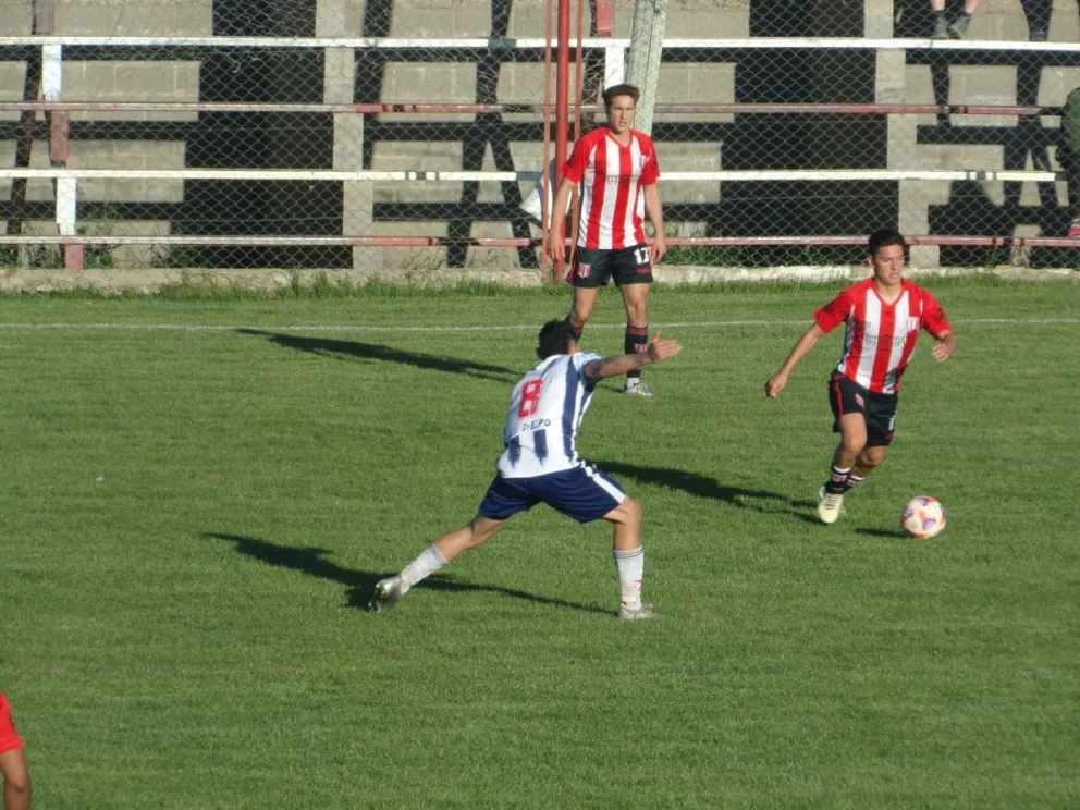 El Depo no pudo ante el líder Estudiantes Unidos y cayó por 4-0