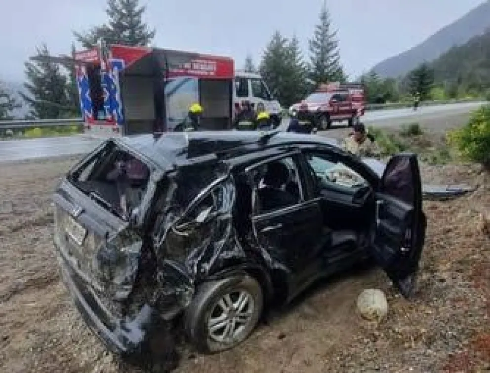 Autovuelco en Ruta 40: una mujer resultó herida