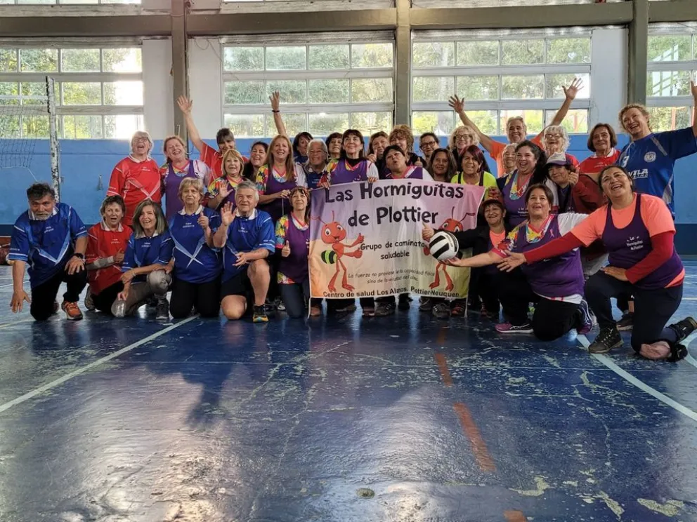 El equipo de Newcom local recibió a sus pares de Plottier en el Adrian Mercado