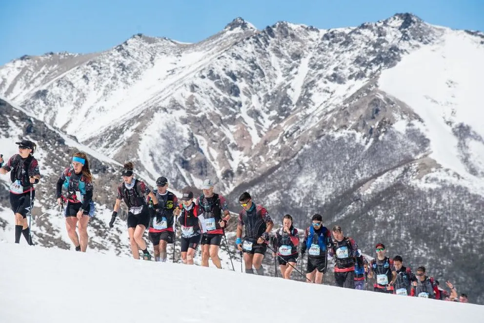 Joaquín Narváez y Blanca Llumiquinga campeones sudamericanos en Short Trail