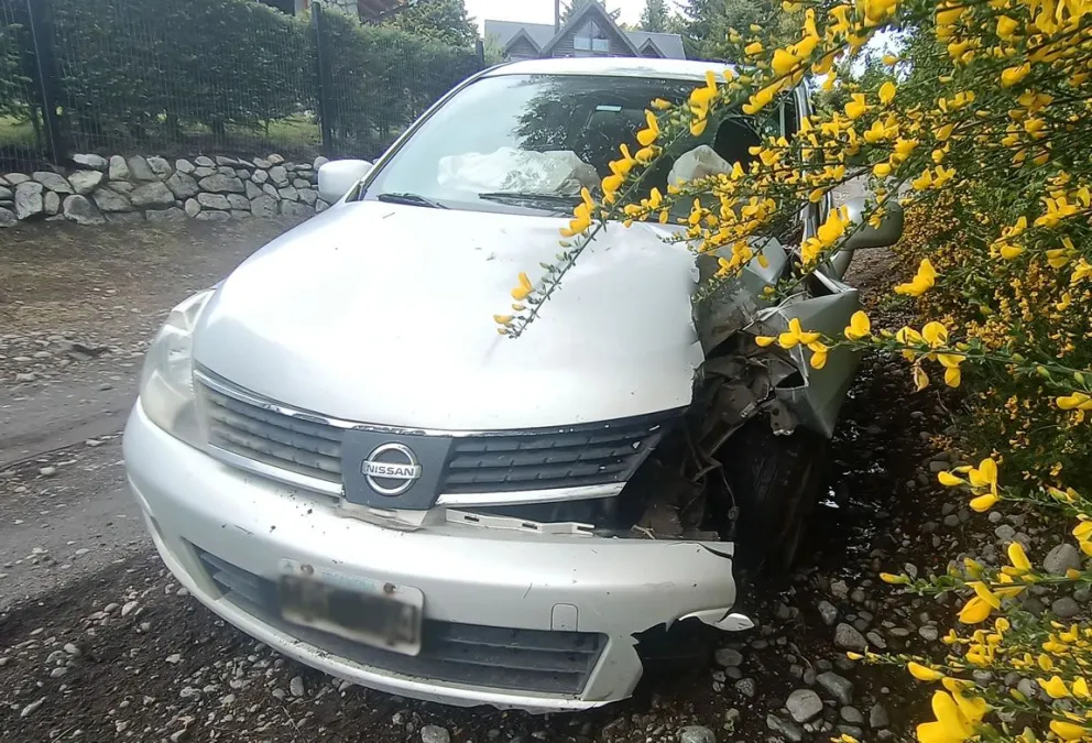 Solo daños materiales en un accidente ocurrido en Lomas del Correntoso