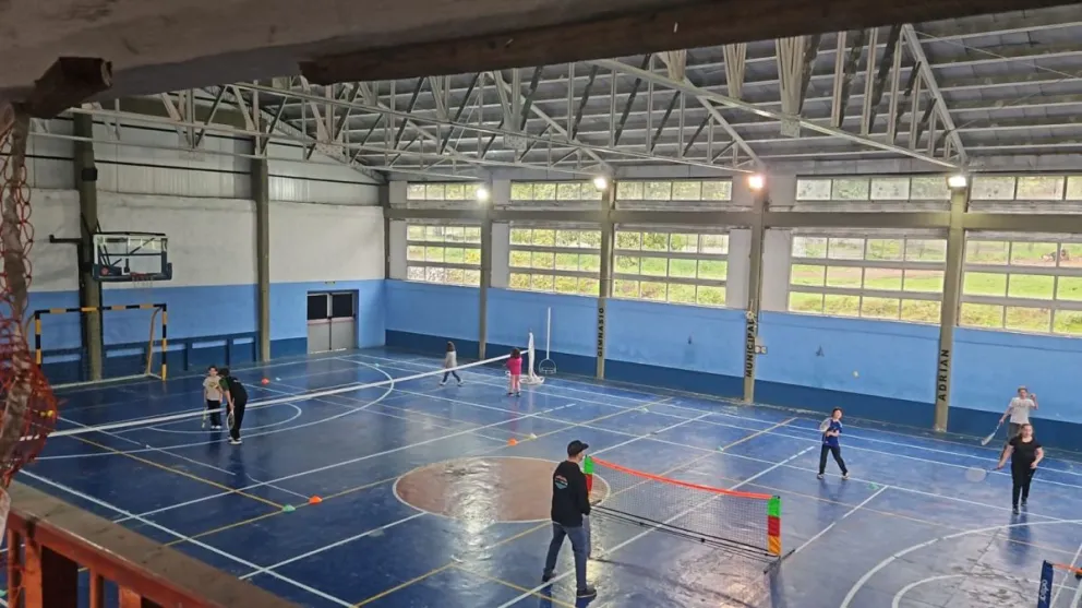 Se llevó adelante el primer encuentro de tenis de la fundación Grincoc con más de 25 jóvenes tenistas