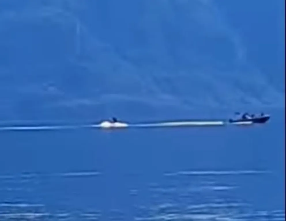 Clic Urbano: Pese a estar prohibido, practican esquí acuático en el Nahuel Huapi ( video)