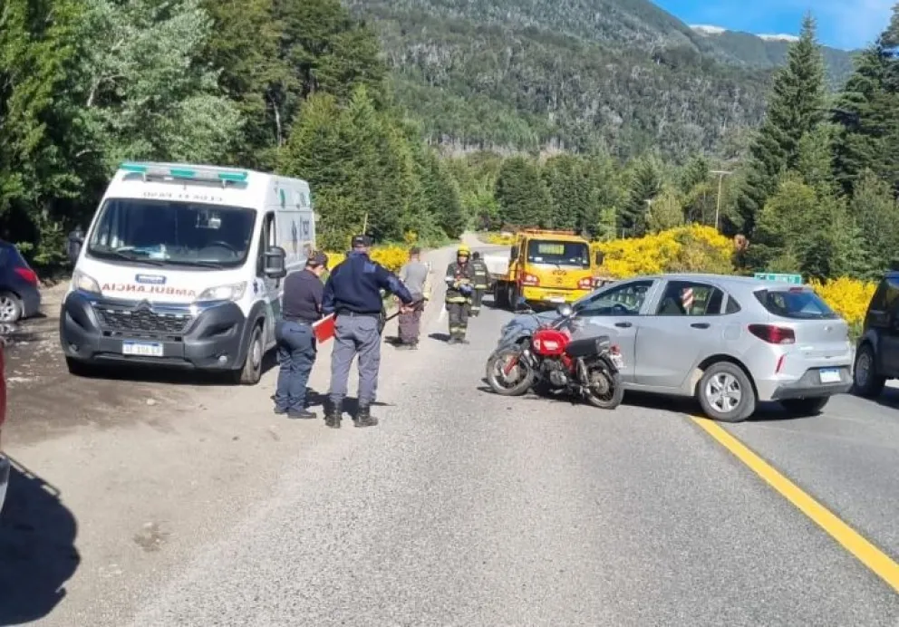 Accidente en Ruta 40: Choque entre auto y moto deja un herido leve