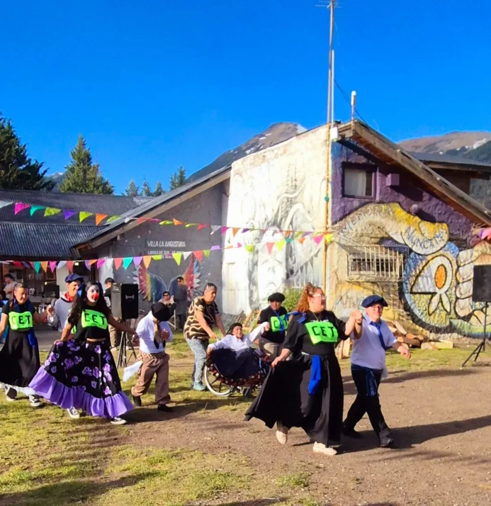 Gran éxito de la Kermesse  del CET  por el  Dia   Internacional  de  las  personas   con  Discapacidad.
