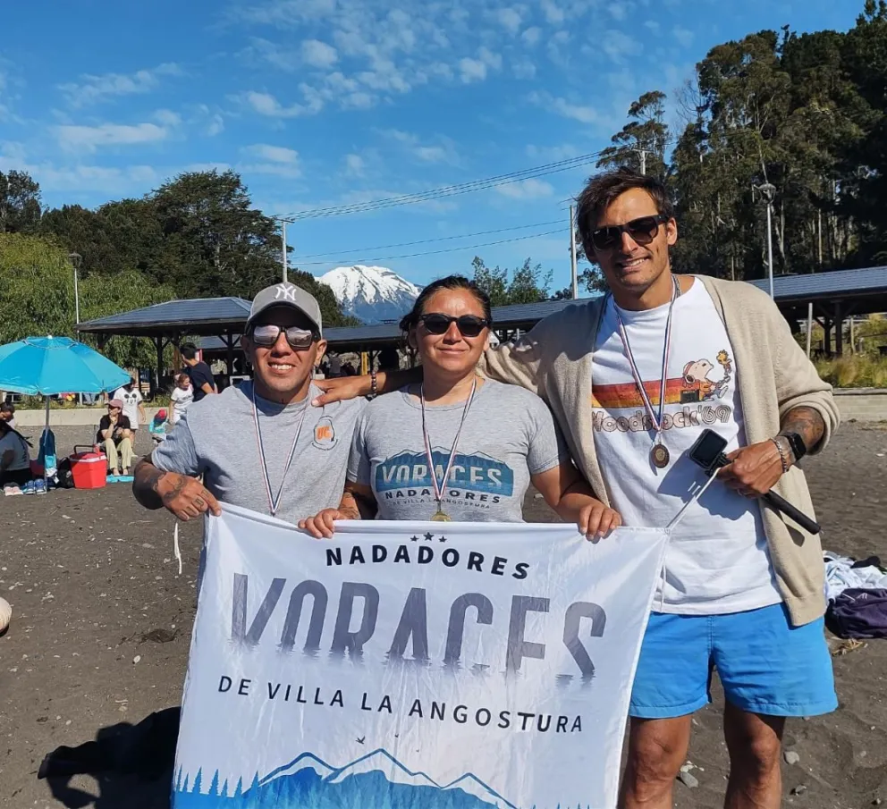 Excelente desempeño de nadadores locales en la competencia Binacional de Aguas Abiertas de Puerto Varas