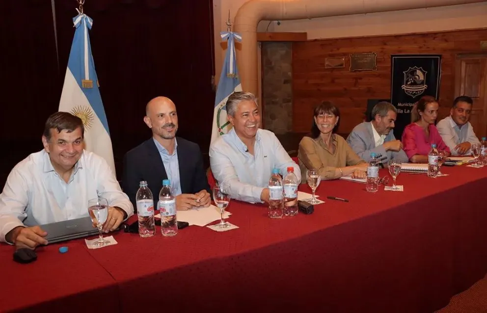 Figueroa ratificó que están los fondos para el pavimento del Mallín y anunció la modernización de la planta del EPEN
