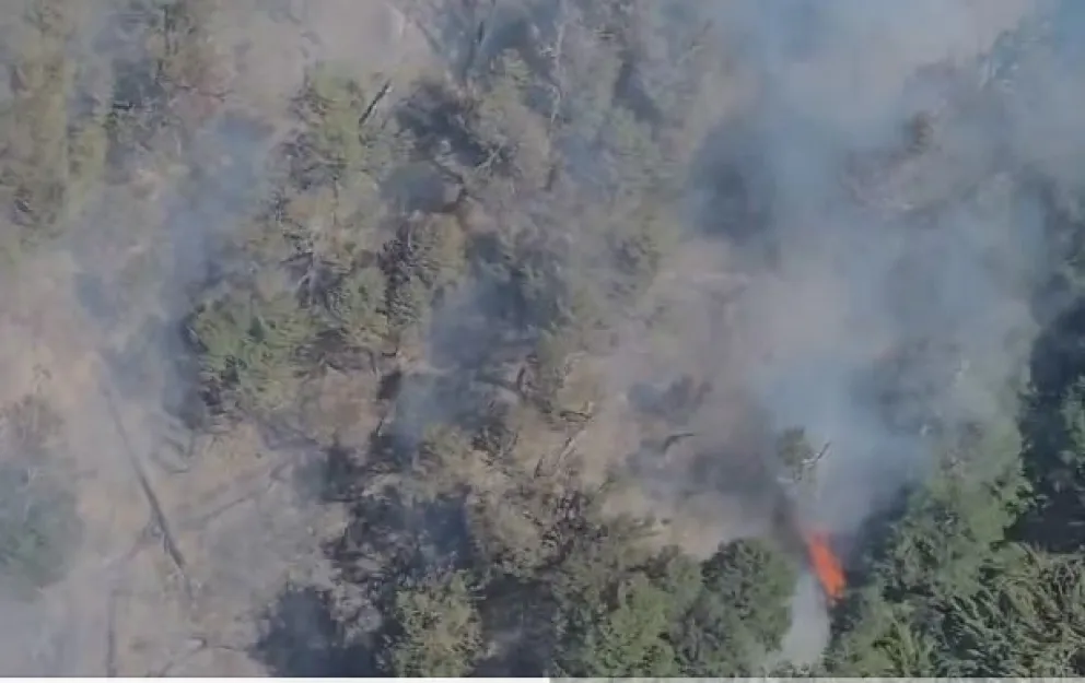 Los Manzanos: Avión Boeing 737 y brigadistas refuerzan el combate contra el incendio (video)