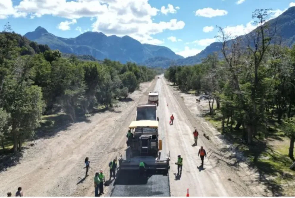 Pavimento Villa Traful-Siete Lagos: Figueroa destacó que “La Neuquinidad se defiende con obras necesarias para los neuquinos”