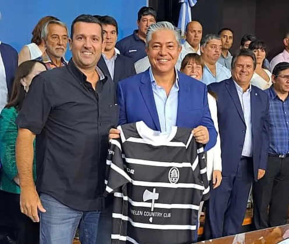  Figueroa entregó aportes a clubes de toda la provincia: Coihues Club de Villa La Angostura recibió $50 millones