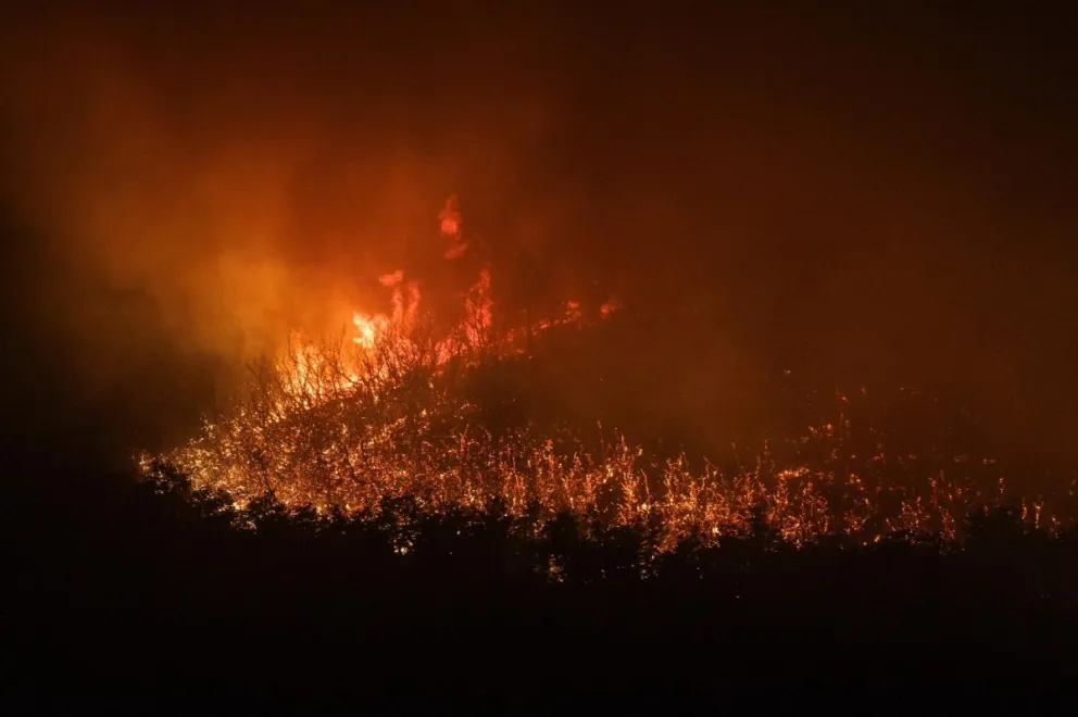 Hay pronóstico de fuertes vientos y complica la lucha contra incendios en la región