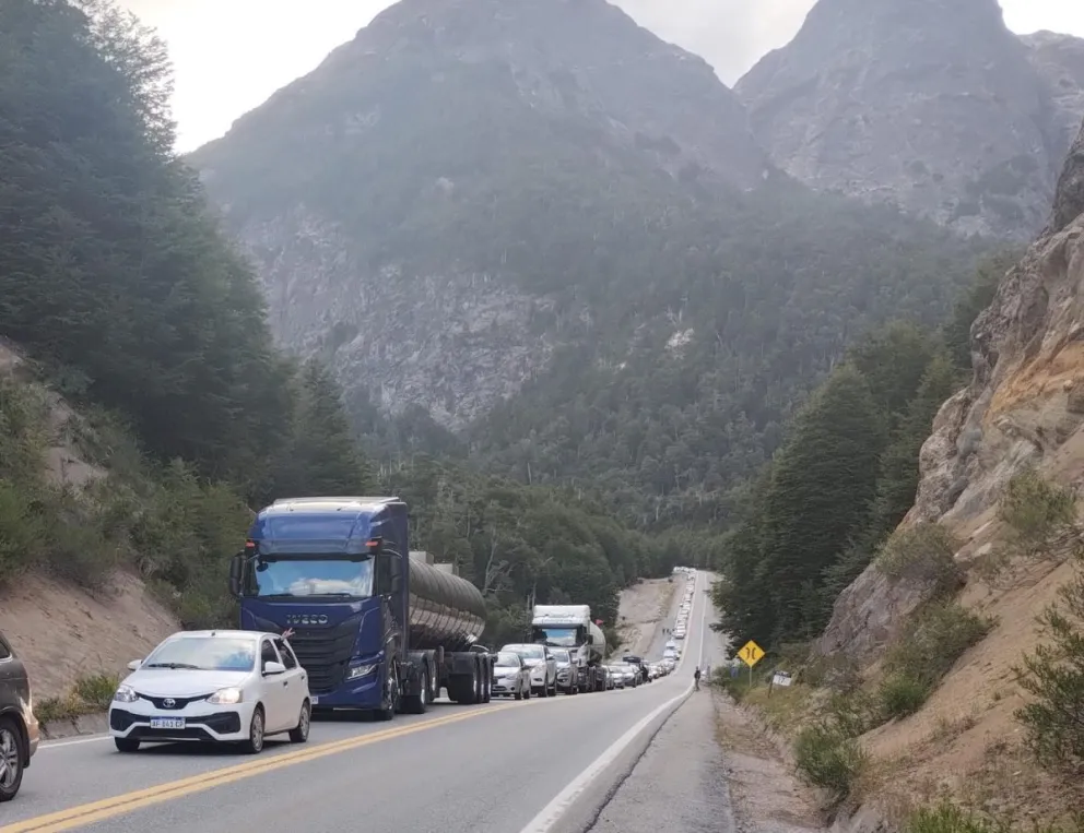 Colas de hasta 5 km para realizar trámites aduaneros en Samoré (Video)