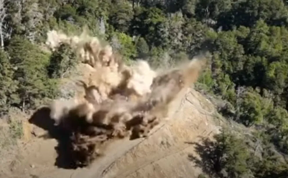 Así volaban parte de la traza de la Ruta provincial N° 65 entre la Ruta 7 Lagos y Villa Traful (Video)