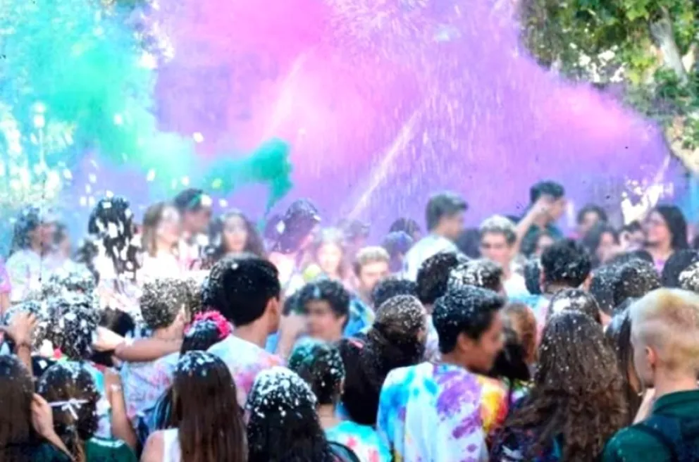 Padres y mayores de 16 serán responsables por usar pirotecnia durante los festejos del UPD: de cuánto serán las multas 
