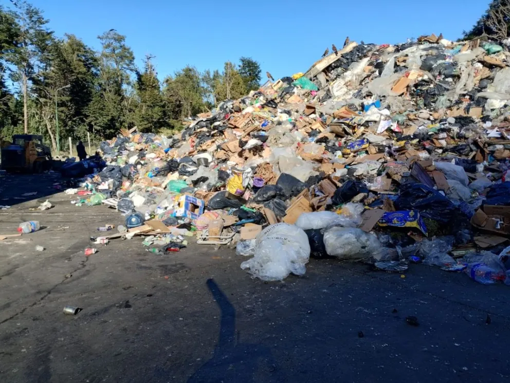 ATE exige que el Concejo apruebe la contratación de más camiones batea para levantar el paro 