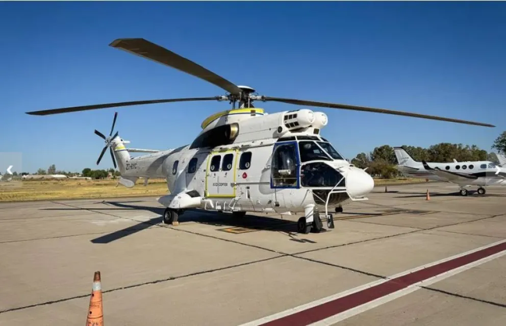 Chile envió un helicóptero de última generación que puede arrojar 5.500 litros de agua