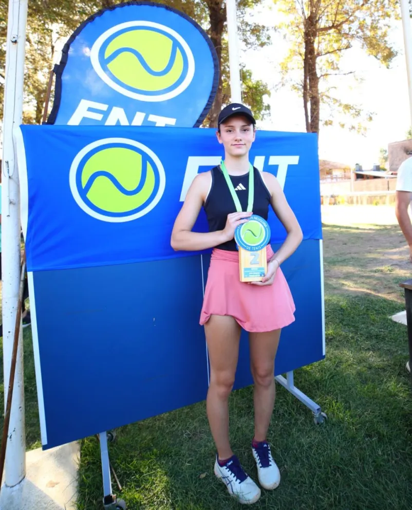 Justine Charbonnel, subcampeona en su debut en el Regional de la Federación Neuquina de Tenis