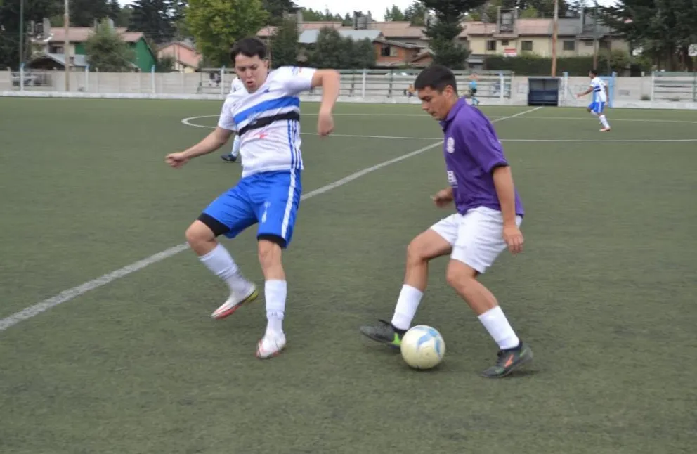 La liga Quetrihue hizo rodar la pelota tras dos años de párate