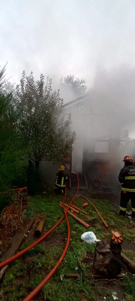Un incendio destruyó una vivienda en Antriao y Circunvalación 