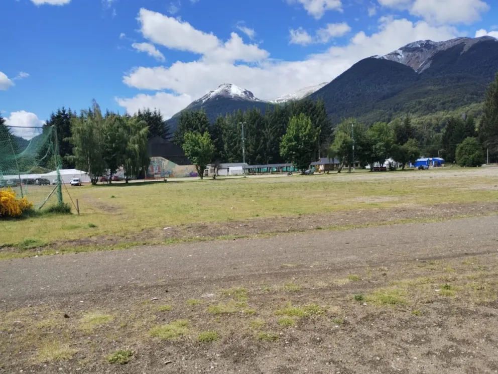 Tres meses de la firma del convenio para llevar adelante el sintético del Once, aún no hay avances