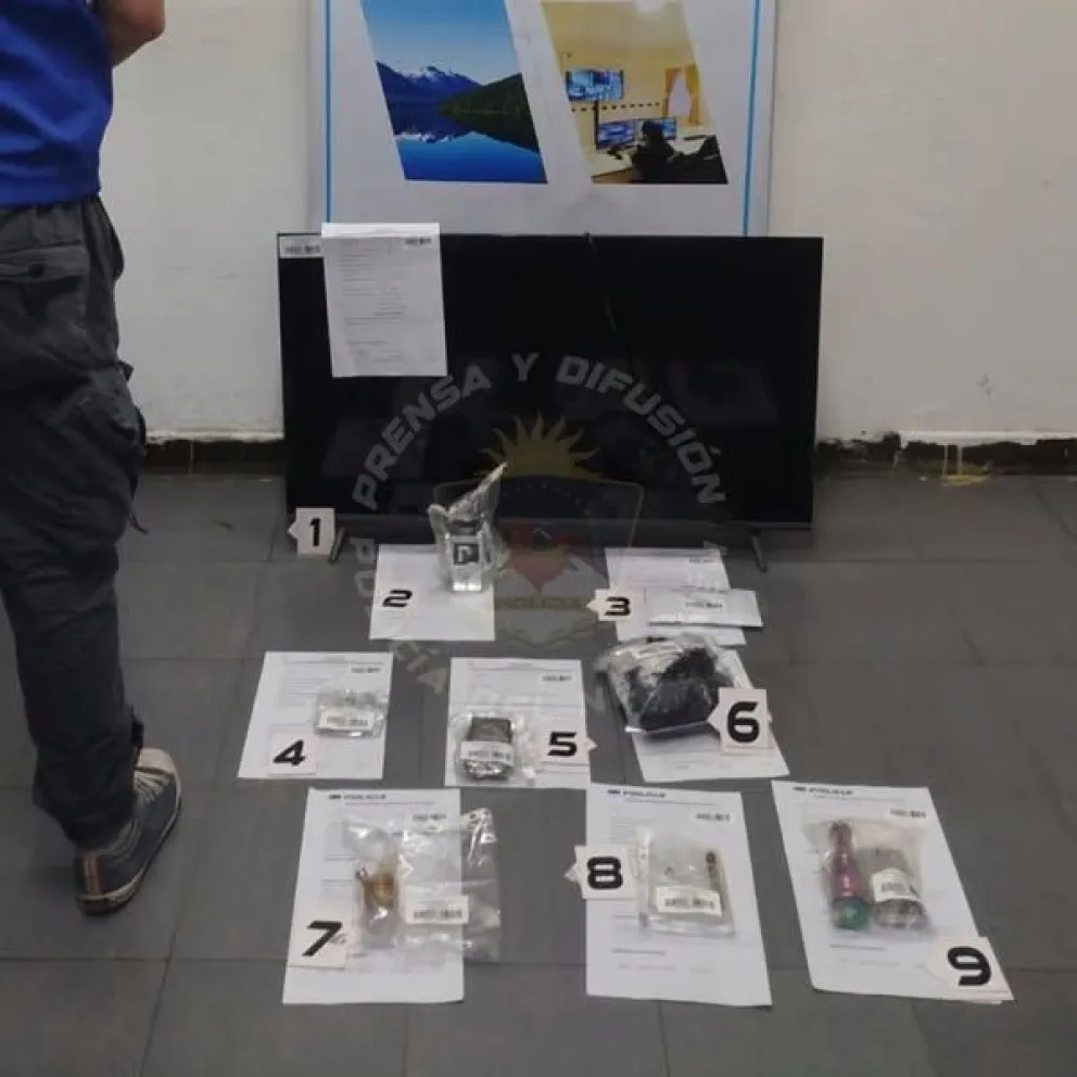 Allanamiento en el barrio Mallín: recuperan objetos robados, secuestran cocaína y demoran a dos sujetos