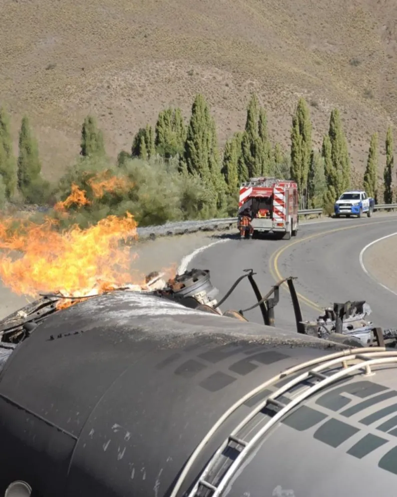 Continúa hoy el corte total en la Ruta Nacional N°237, en las cercanías a Villa Llanquín
