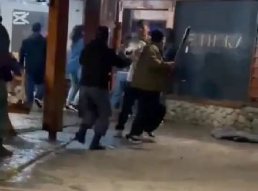 Noche de violencia en un local bailable: pelea, heridos y destrozos ( video) 
