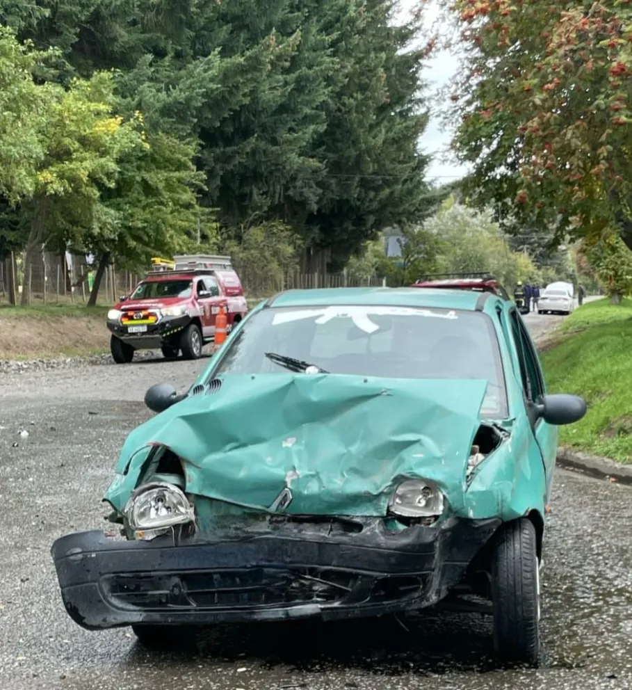 Choque en Cerro Bayo y Taiques: un herido fue asistido en el lugar