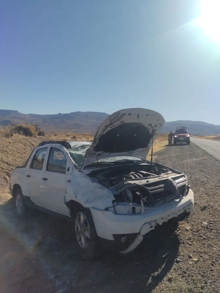 Dos heridos leves en un espectacular vuelvo en la Ruta 237