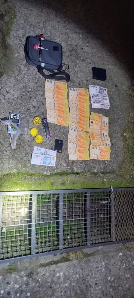 Incautaron droga y dinero en efectivo a dos menores en una Galería de pleno centro 