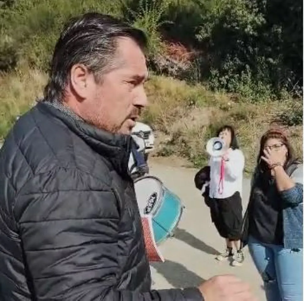 ATE llevó su reclamo por el descuento de días al Centro de Convenciones y se cruzó con el intendente